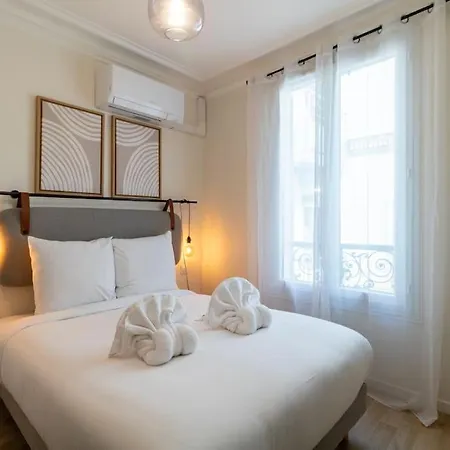 Apartment B3 Two Bedrooms Champs Elysees Arc De Triomphe Ac Paris